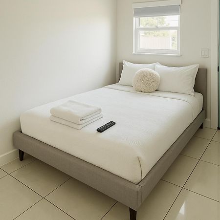 Modern Home - Termpurpedic Queen Bed, Laundry, Free Parkging, Ev Tesla Hollywood Luaran gambar