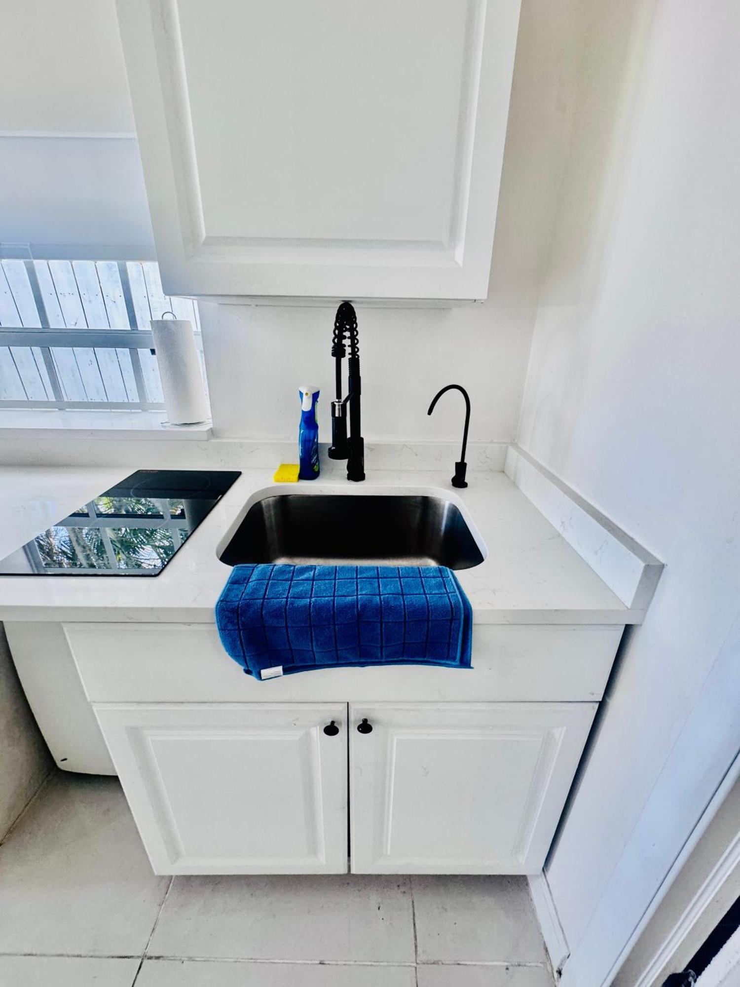 Modern Home - Termpurpedic Queen Bed, Laundry, Free Parkging, Ev Tesla Hollywood Luaran gambar